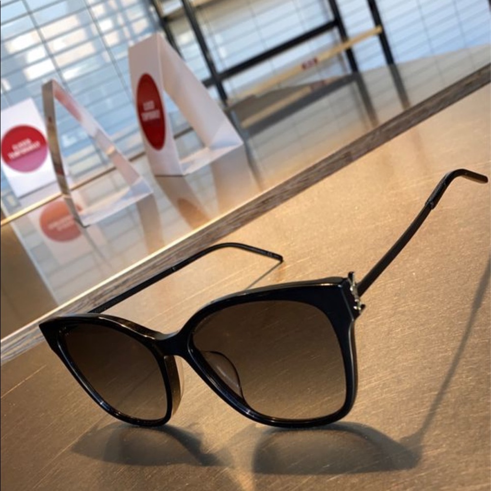 YSL sunglasses - Picture 3 of 3